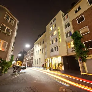 3* Otel Leonet